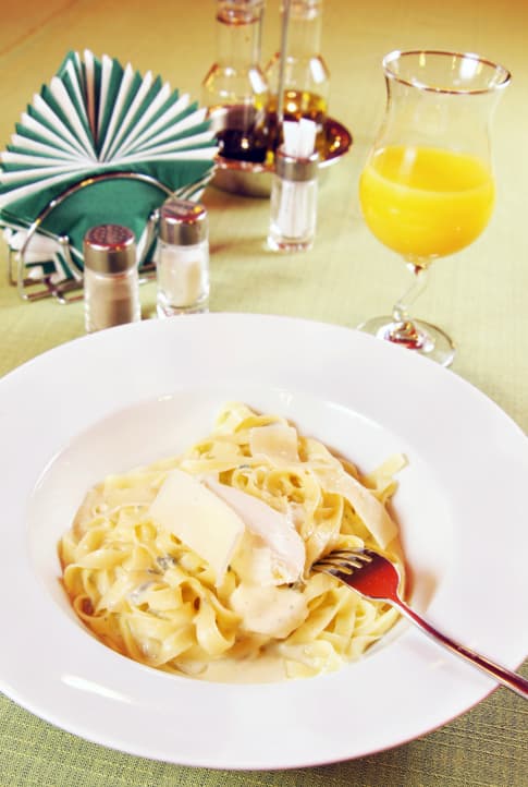 Receta de espaguetis cuatro quesos, enviada por Rocio