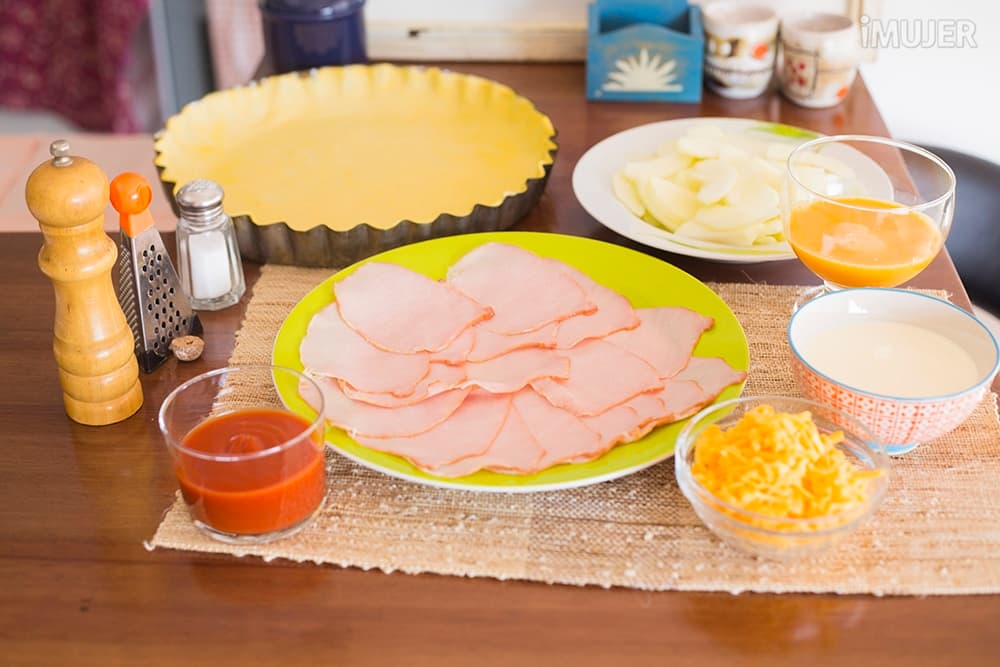 Tarta de manzana y lomito perfecta para un almuerzo sencillo