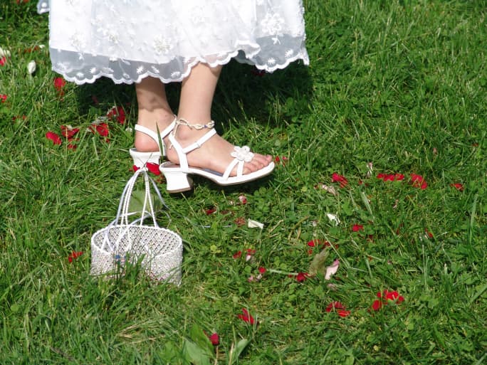 El uso de tacos en niñas es peligroso