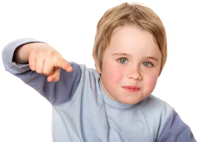 Cómo tratar con niños mandones