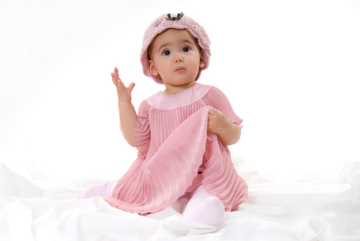 ¿Cómo vestir a una bebita?