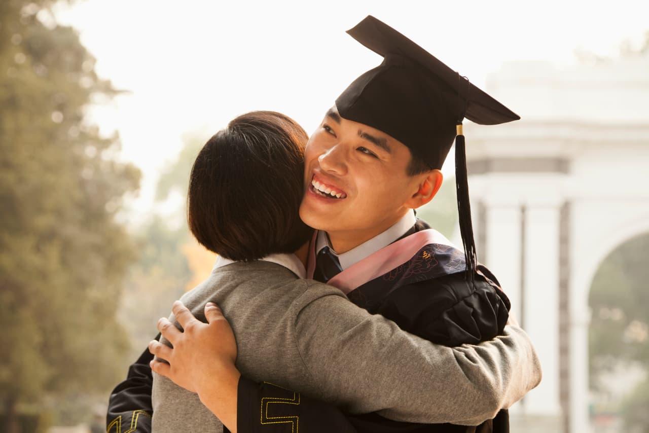 6 tips para que tu hijo recién graduado consiga un empleo pronto