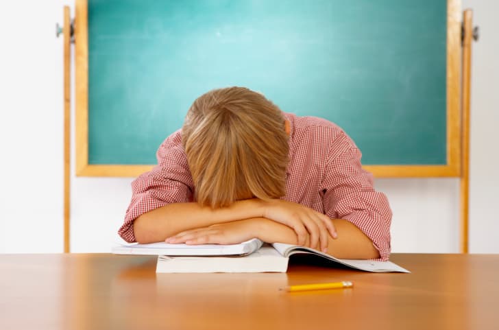 Cómo el sueño afecta el rendimiento escolar