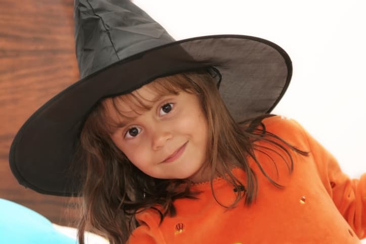 Encuentre el gorro: un divertido juego para la noche de brujas