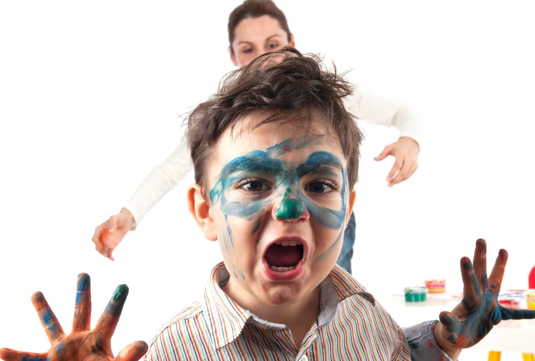 ¡Madres al rescate cuando los niños meten la pata!