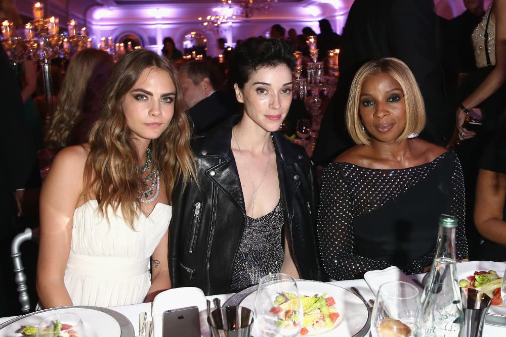¡Cara Delevingne confirma su romance con St. Vincent!