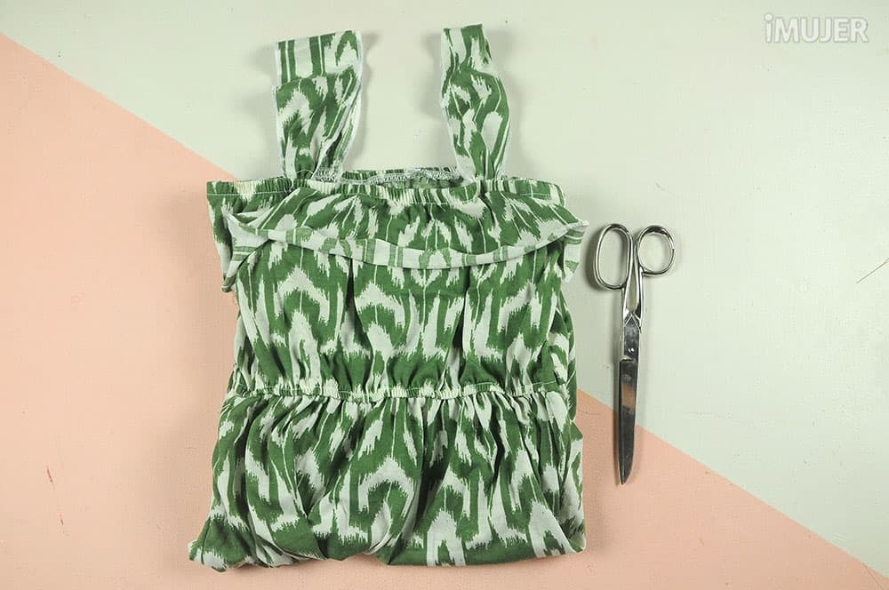 DIY: ¡Haz flecos y nudos en tu camiseta!