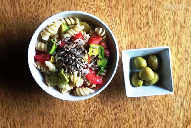 9 ensaladas con pasta que solucionarán tu almuerzo durante la semana y no puedes dejar de probar