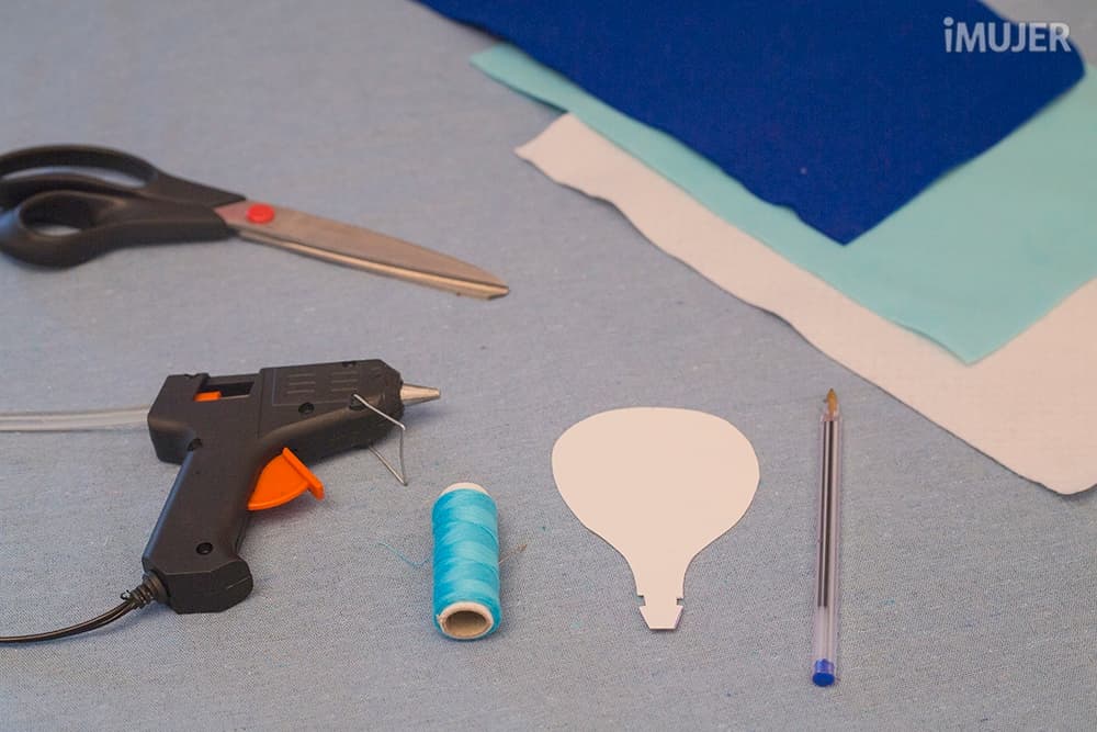 Cómo hacer un globo aerostático de fieltro para decorar