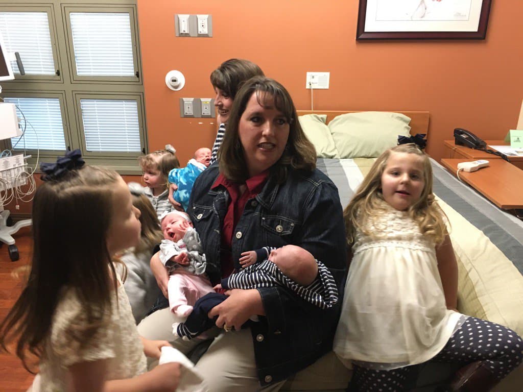 ¿Coincidencia? Dos gemelas dieron a luz a mellizos con semanas de diferencia (¡¡otra vez!!)