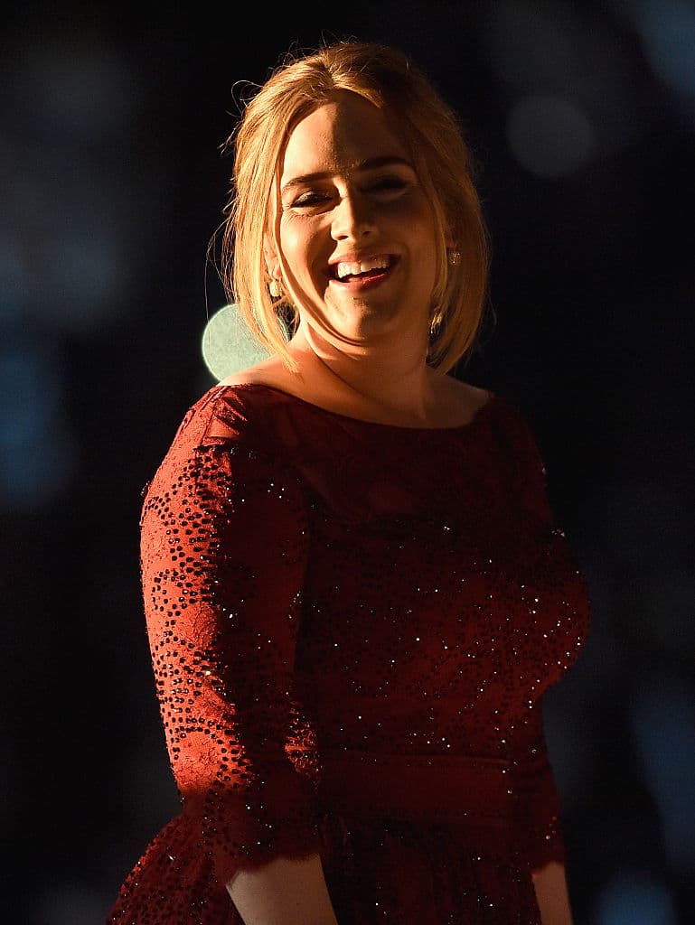 9 fotos de ADELE que demuestran que la belleza de una mujer está en su sonrisa