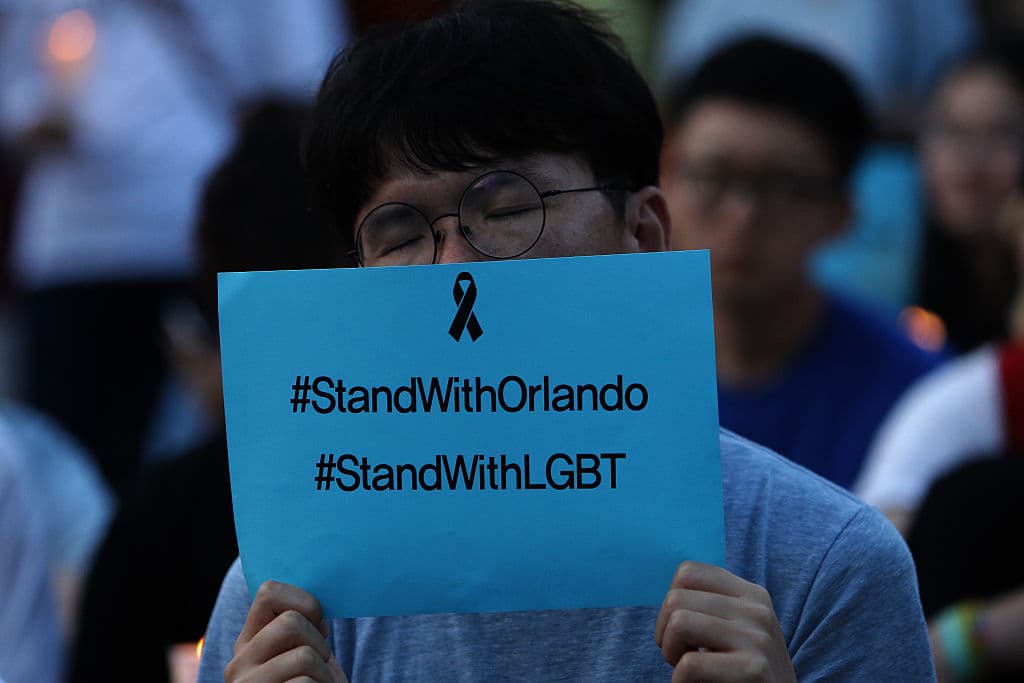 Tiempo de solidaridad: Maneras en las que puedes ayudar a los afectados por la tragedia de Orlando