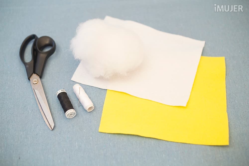 Cómo hacer un alfiletero con forma de huevo frito muy divertido