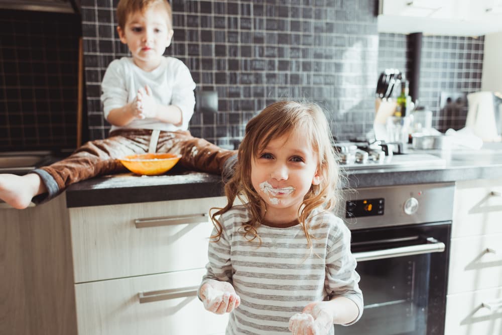 ¿Tu hijo menor te da más problemas? Estudio confirma que el segundo es el más travieso