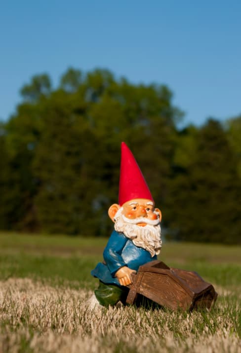 Cómo crear una colección de enanos de jardín