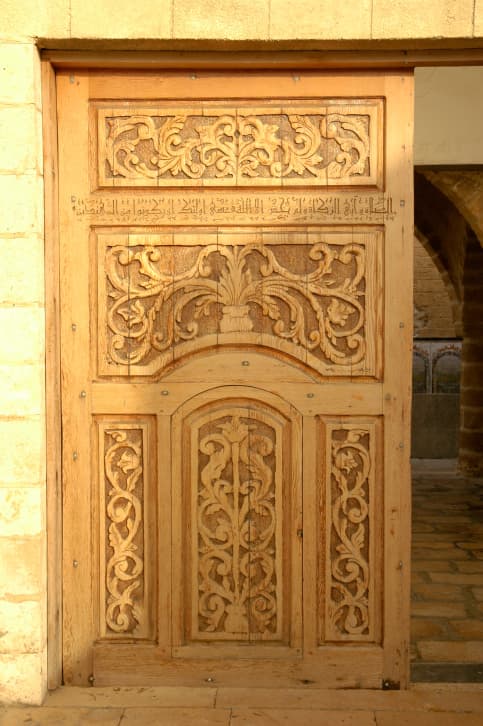 Puertas de madera tallada