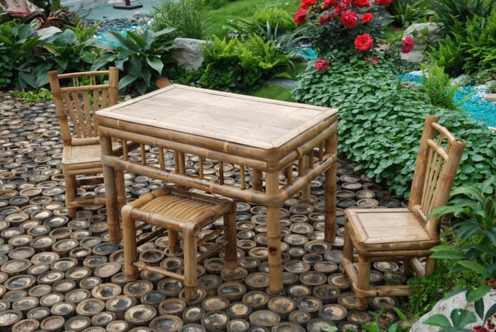 Muebles de jardín en caña de bambú: cómo limpiarlos