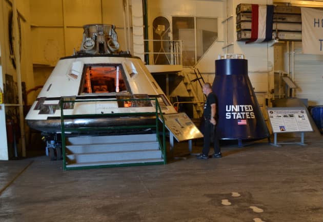 La ciudad y sus niños: Portaaviones Hornet