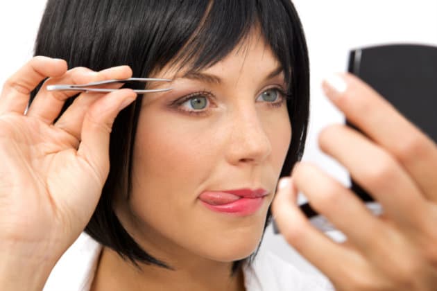 5 desagradables hábitos que NO debes hacer en público