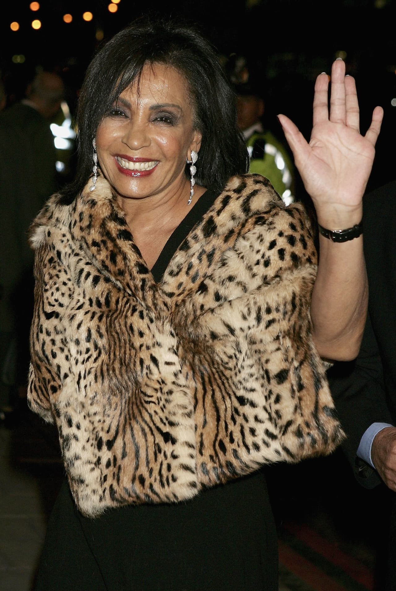 Cómo usar un abrigo de piel falso