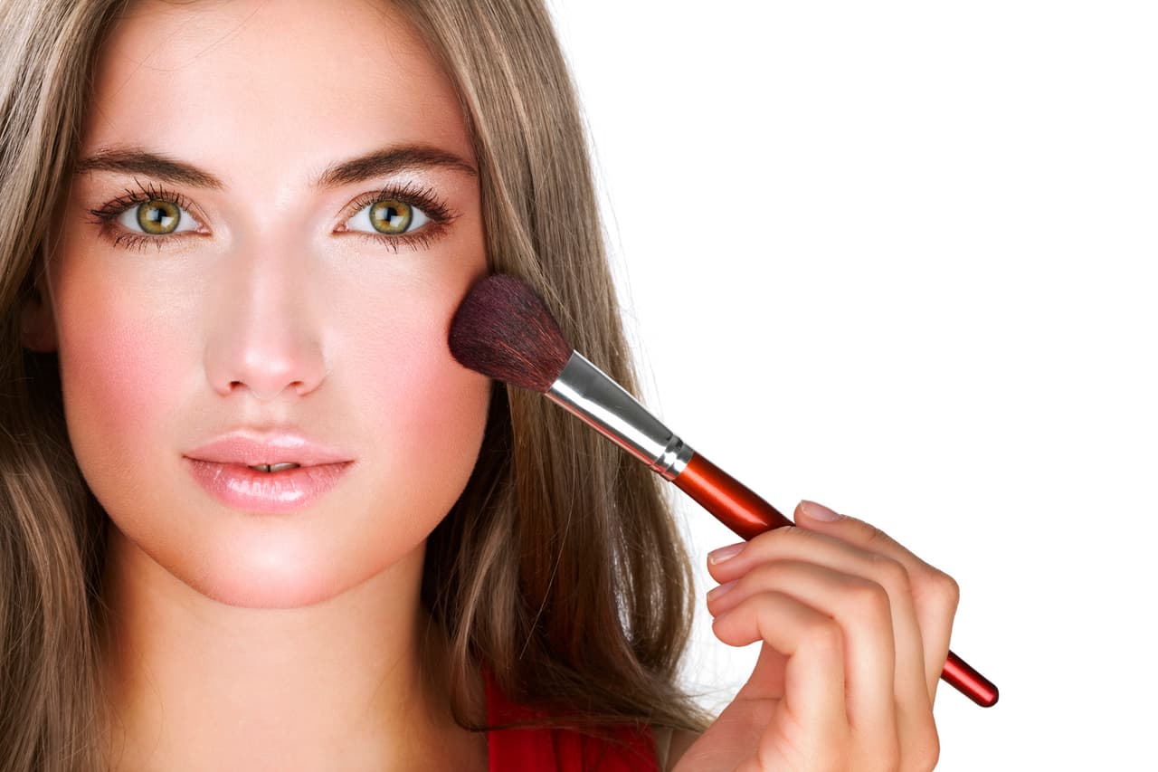 Maquillaje: Cómo aplicar iluminador