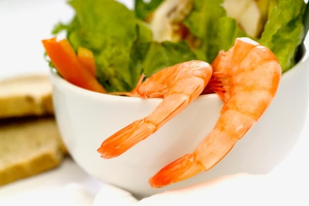 Ensalada César de camarones