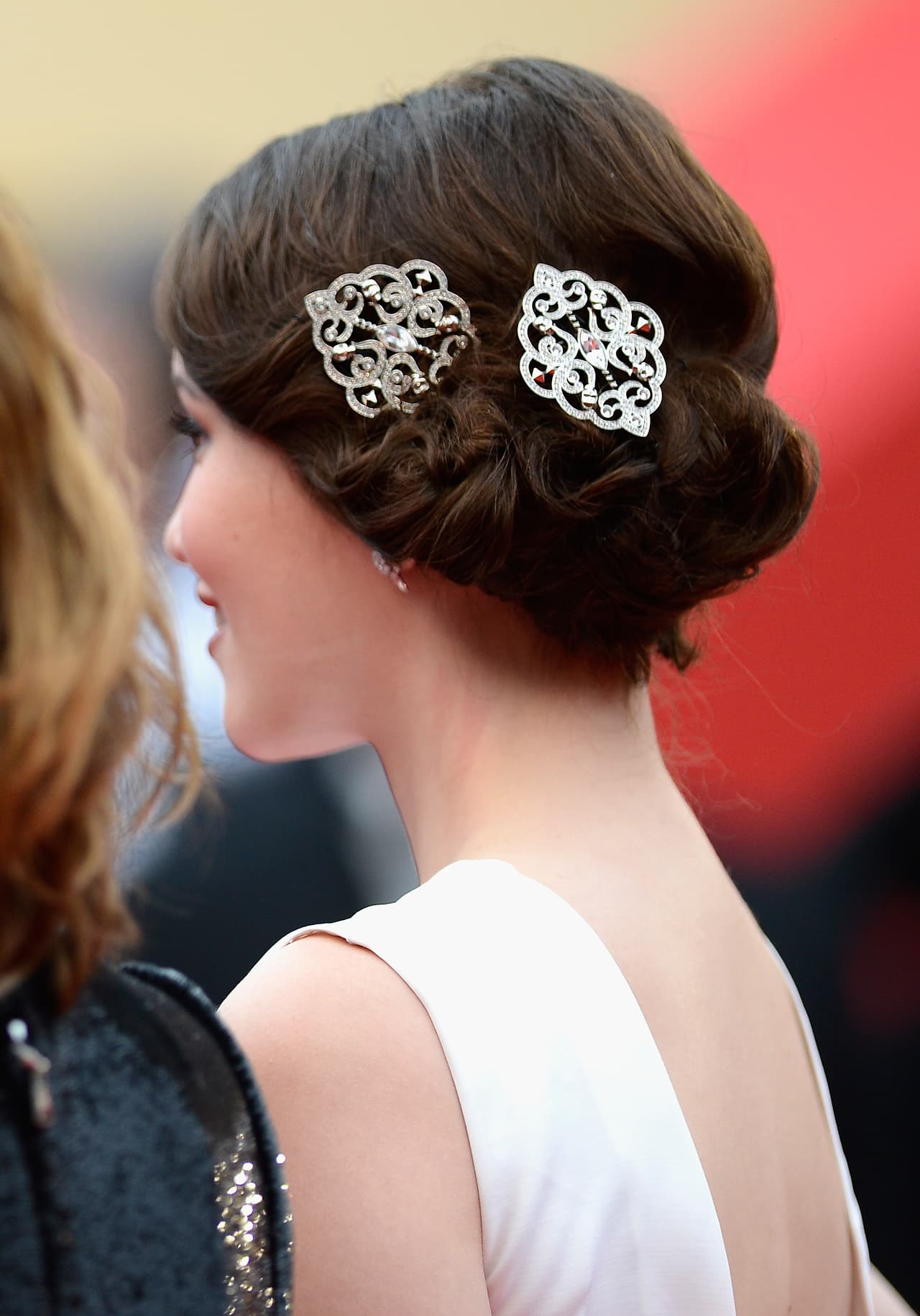 Vuelven los peinados joya con todo el glamour