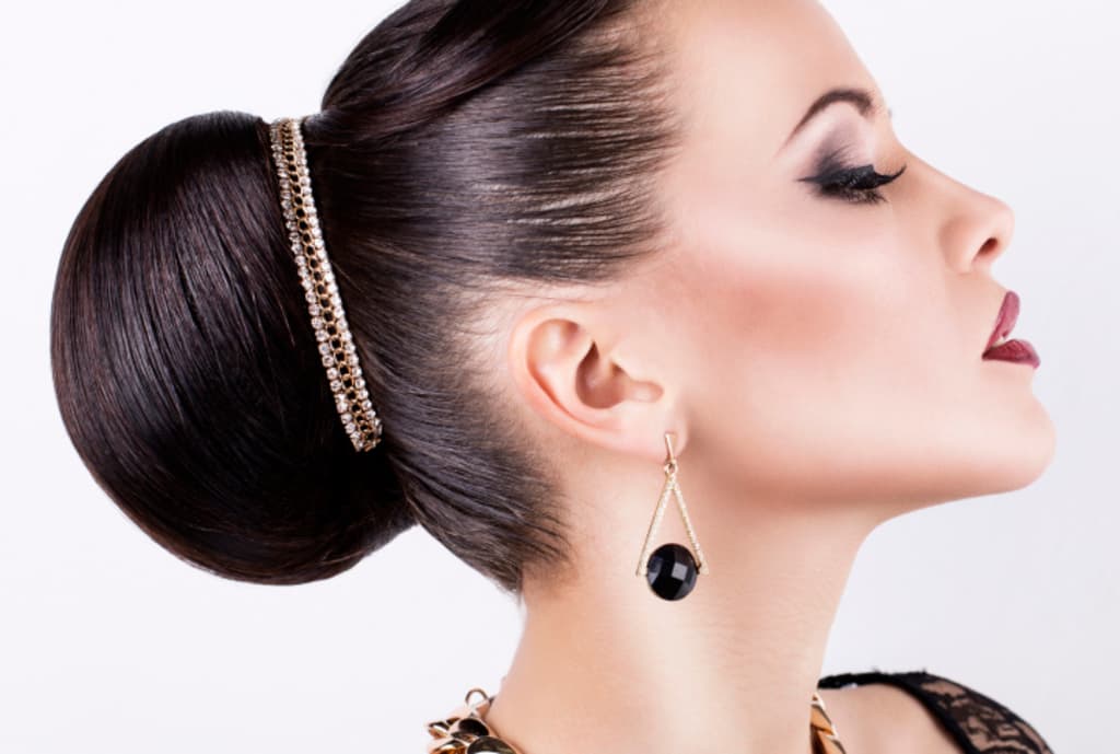 Estos son los puntos estratégicos donde poner el perfume para que dure MÁS