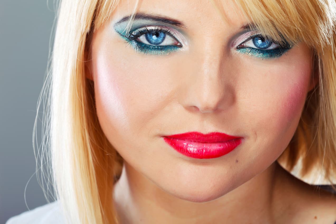 8 tips para aplicar delineador con brillo