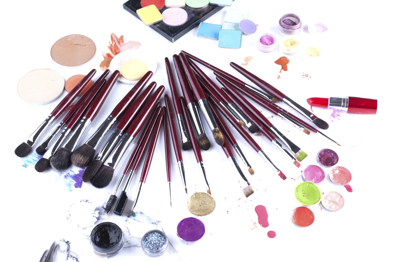 Cómo usar el pincel biselado de maquillaje