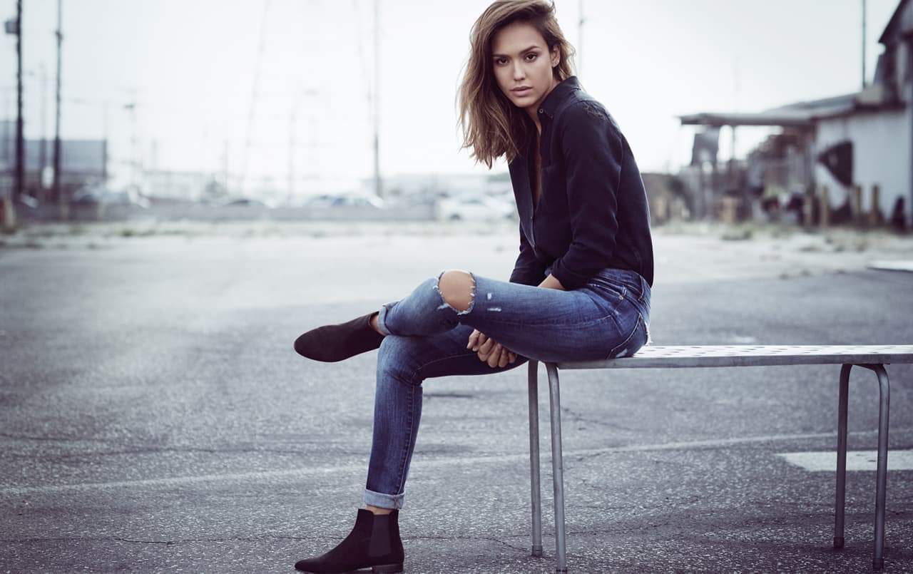  Jessica Alba incursionó en la moda: ¡mira el adelanto de su nueva colección de jeans!