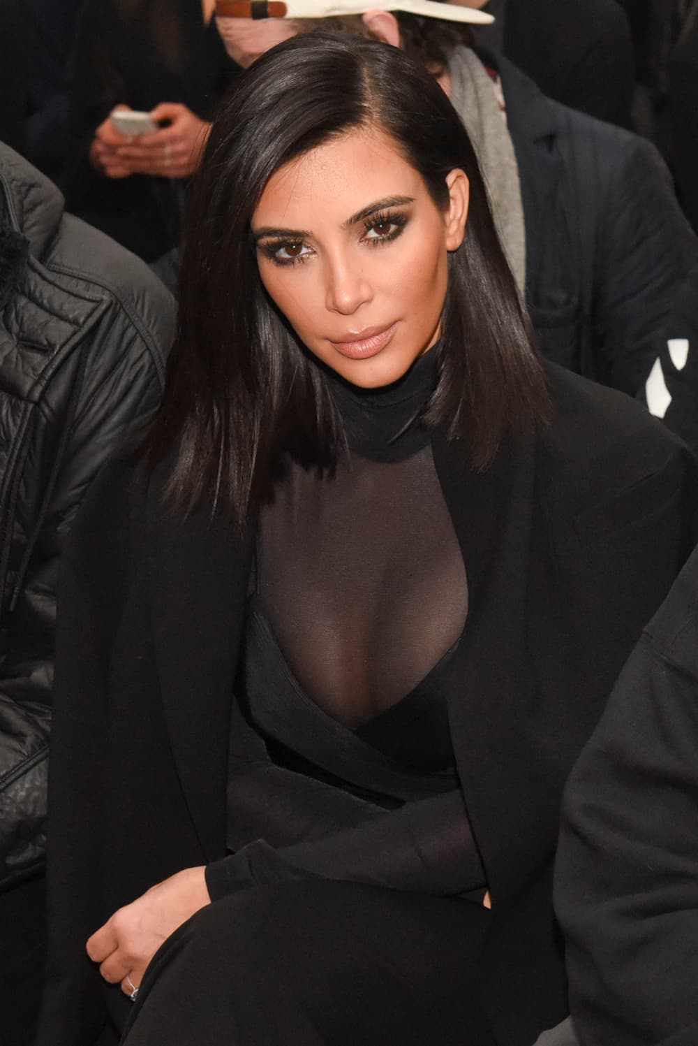 8 cosas que inevitablemente pensarás al ver el nuevo look de Kim Kardashian