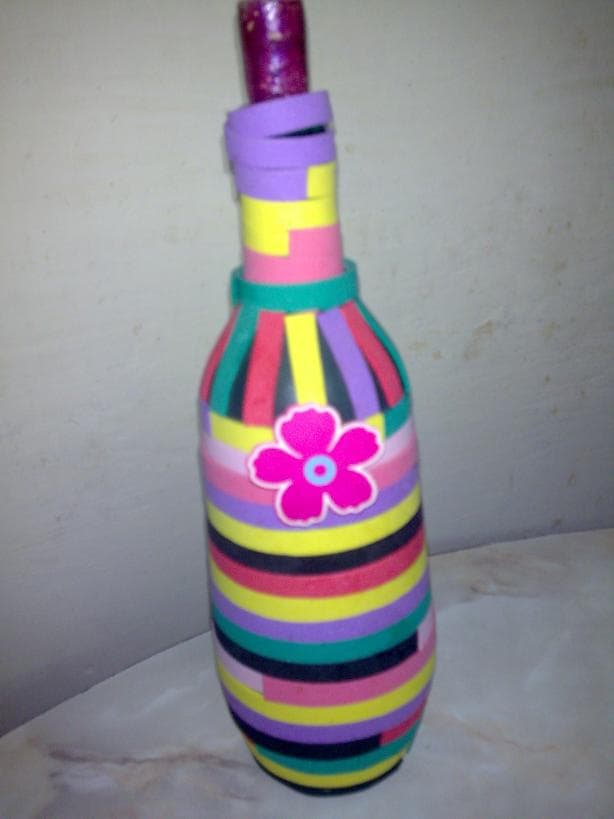 Botella decorada con Goma Eva, enviada por Liza