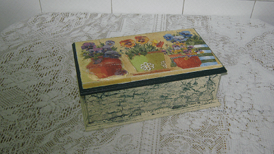 Caja decorada con distintas técnicas, por Haydée Paris