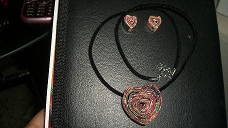 Dije de papel en forma de corazón, enviado por Damaris