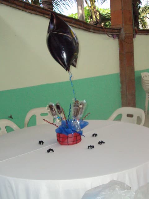 Centro de mesa del Hombre Araña, enviado por África 