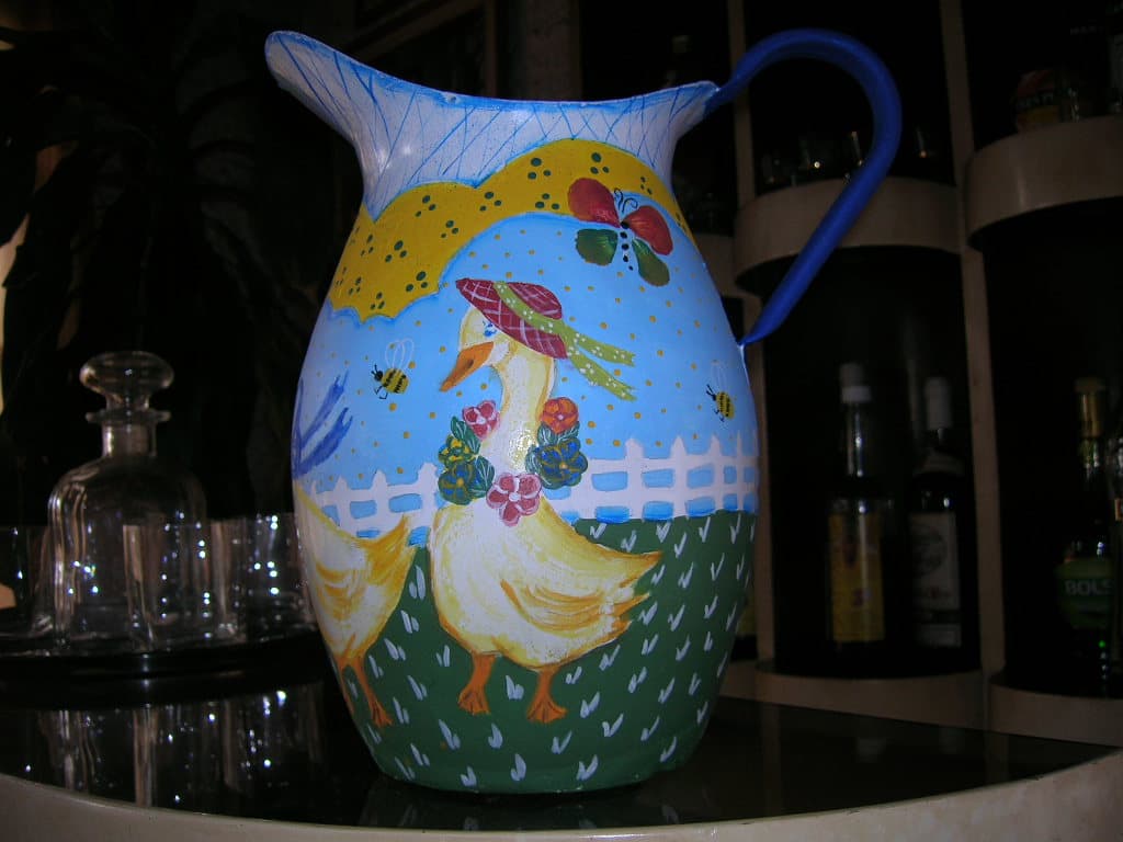 Reciclando una jarra de lata, por Adriana