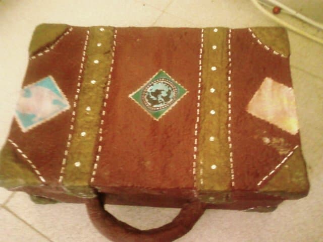 Maletas con cajas de zapatos, enviadas por Aurelia