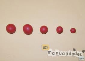 Simpático gusano en porcelana fría