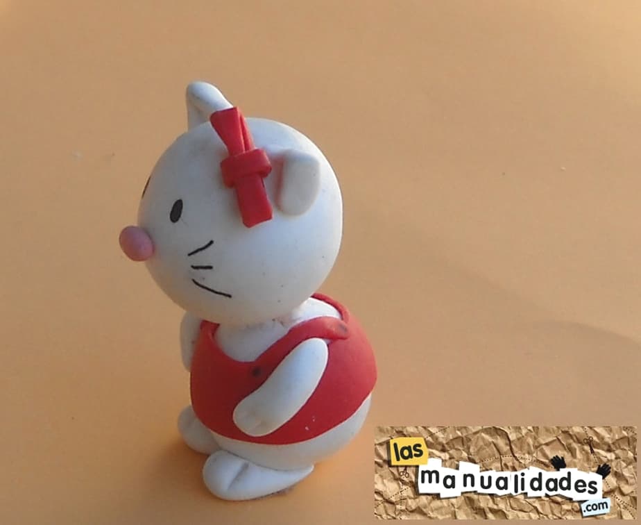 Sencilla y hermosa Kitty en porcelana fría