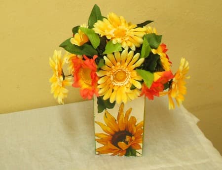 Ladrillo decorado con flores, enviado por Juanita