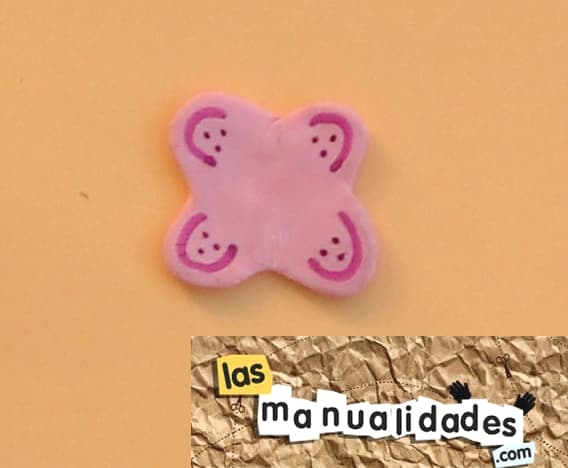 Preciosa mariposa en porcelana fría