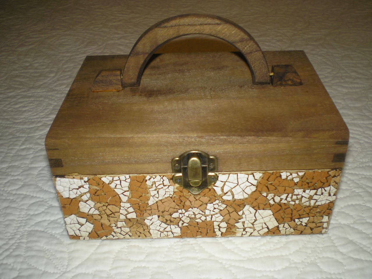 Caja hecha con cáscaras de huevo, enviada por Isabel