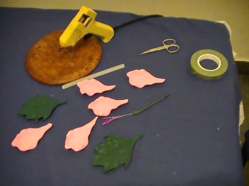 Flor azalea en goma eva, enviada por María Rosa