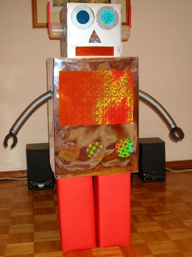 Robot artesanal, enviado por Graciela