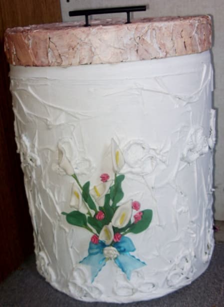 Baúl de cartón, enviado por Mirta