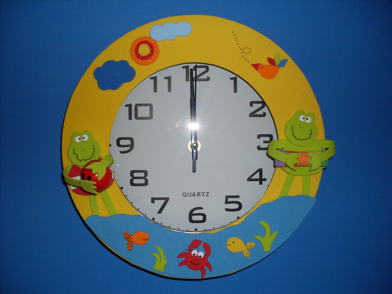 Relojes de goma eva, enviados por Ana