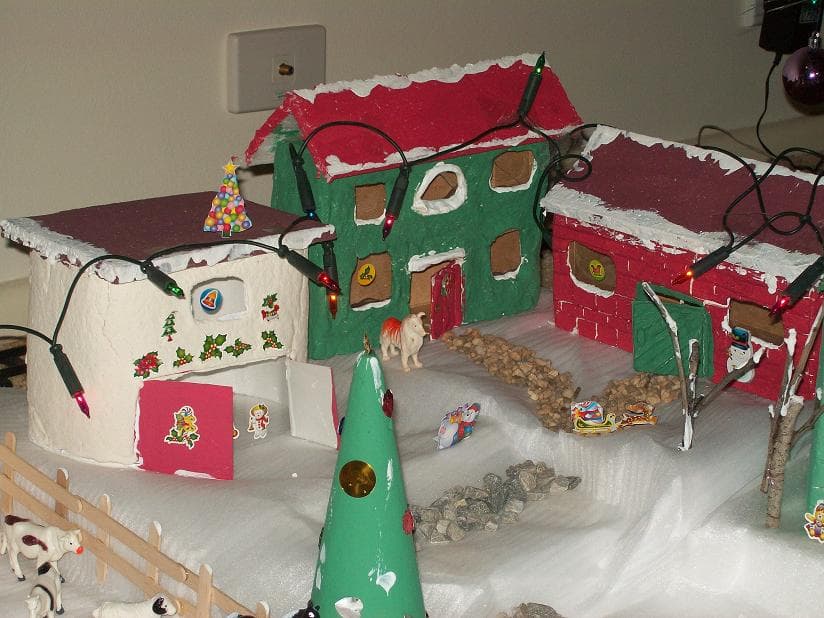 Villa navideña de reciclaje, enviada por Gisella