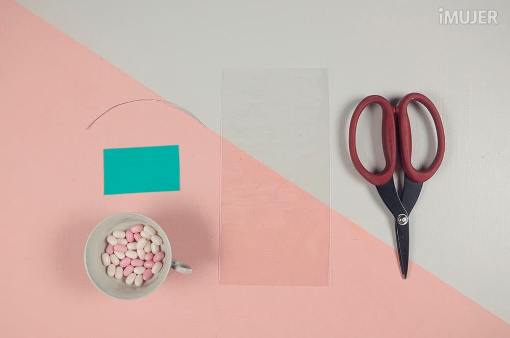 Divertida idea para hacer manualidades con golosinas