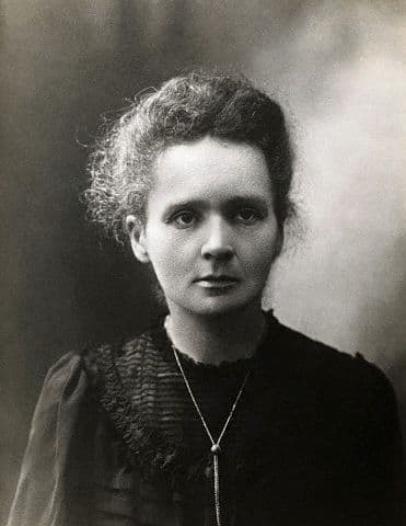 Si amas la ciencia y a las mujeres, la nueva película sobre Marie Curie te volará la peluca